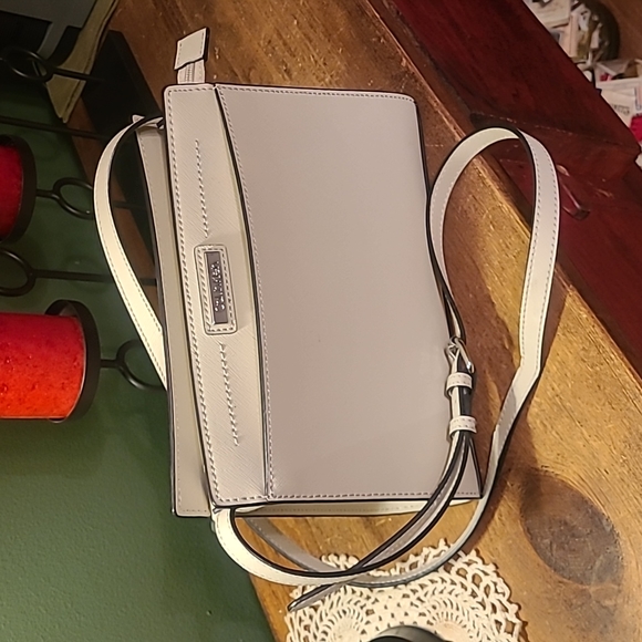 Calvin Klein Off white handbag. Only carried once. super clean! Like new! - Picture 4 of 5